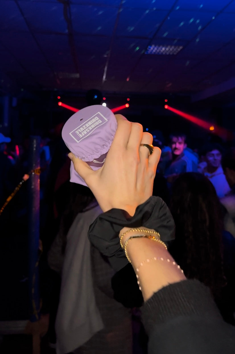 Chouchou anti-drogue : un accessoire tendance et protecteur